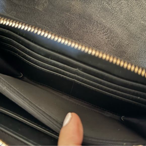 Guess Monogram Wallet - Picture 4 of 5